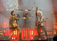 Urmărește-i pe Queen și Adam Lambert interpretând „The Show Must Go On”